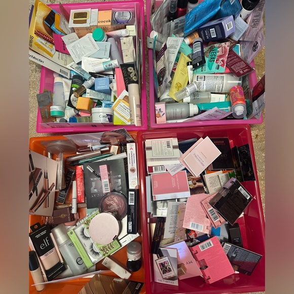 Makeup Mystery Bundle - Picture 9 of 15